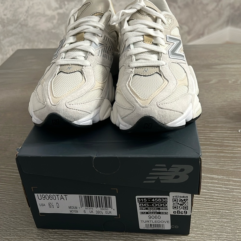 New New balance 9060 unisex , Turtle Dove Color. Men’s 6.5, Women’s fit size 8